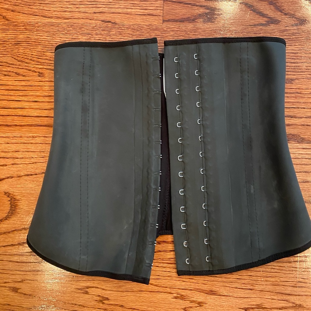 Ann Chery Waist Trainer